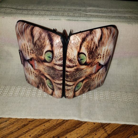 Monarque Green Eyed Cat RFID Wallet - Picture 7 of 8